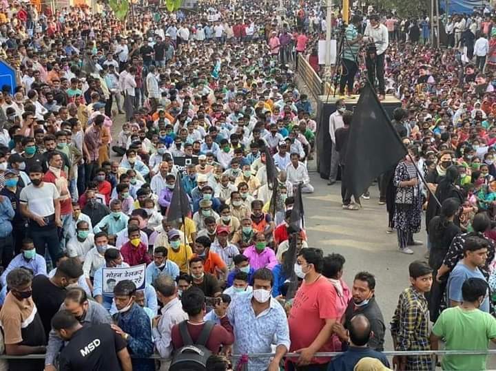 Bhagwanmore5's tweet image. अगर आप सही मायने में जनता के प्रतिनिधि होते हैं तो आपके जाने के बाद भी जनता आपको चाहती है। और आपके साथ खडी रहती है।
एक सच्चे #आदिवासी जन प्रतिनिधि स्वर्गीय मोहन डेलकर जी के साथ भी ऐसा ही कुछ हो रहा है।

 #JusticeForMohanDelkar
#JusticeForMSD