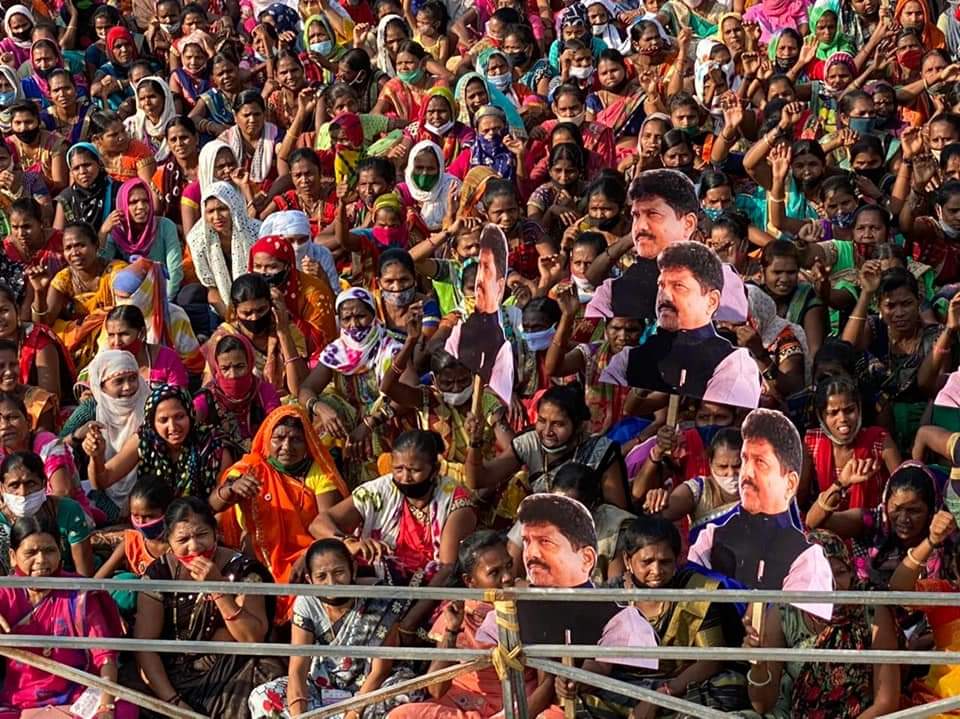 Bhagwanmore5's tweet image. अगर आप सही मायने में जनता के प्रतिनिधि होते हैं तो आपके जाने के बाद भी जनता आपको चाहती है। और आपके साथ खडी रहती है।
एक सच्चे #आदिवासी जन प्रतिनिधि स्वर्गीय मोहन डेलकर जी के साथ भी ऐसा ही कुछ हो रहा है।

 #JusticeForMohanDelkar
#JusticeForMSD