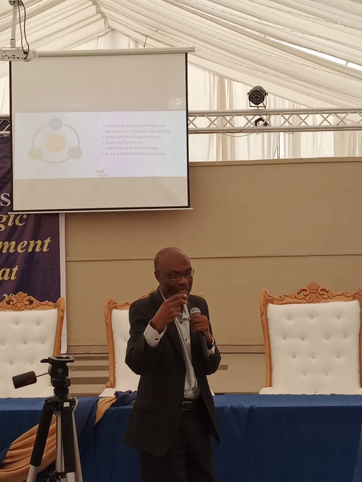LeadResourcesNG's tweet photo. The Chief Solutions Architect of Lead Resources at the ongoing NIPOST Strategic Management Retreat at Ilaji Hotels and Sports Resort, Ibadan.

1: With the Post Master General
2: Anchoring brainstorming sessions
3: Delivering a presentation

#COVID19 #leadresources #nipost https://t.co/7sRCuXDZ2P