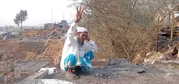 md_yasiein's tweet photo. "We Are Strong"

Today, we don't have roof on our head but we can't forget what is happening in our country. So, we don't never step back supporting and showing solidarity for our countrymen in Myanmar. #SpringRevolution must be succeeded. #RohingyaFireVictims #Solidarity https://t.co/xr2dAWWe0w