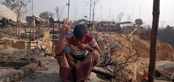 md_yasiein's tweet photo. "We Are Strong"

Today, we don't have roof on our head but we can't forget what is happening in our country. So, we don't never step back supporting and showing solidarity for our countrymen in Myanmar. #SpringRevolution must be succeeded. #RohingyaFireVictims #Solidarity https://t.co/xr2dAWWe0w