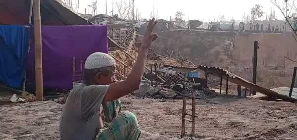 md_yasiein's tweet photo. "We Are Strong"

Today, we don't have roof on our head but we can't forget what is happening in our country. So, we don't never step back supporting and showing solidarity for our countrymen in Myanmar. #SpringRevolution must be succeeded. #RohingyaFireVictims #Solidarity https://t.co/xr2dAWWe0w
