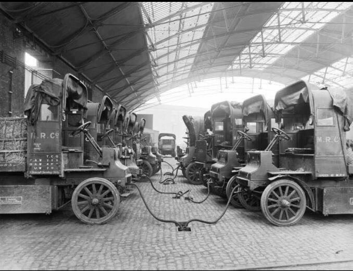 LucasdiGrassi's tweet photo. Electric cars being charged. 1907.

Yes. 1907.

Imagine... https://t.co/qkeMOv62NX