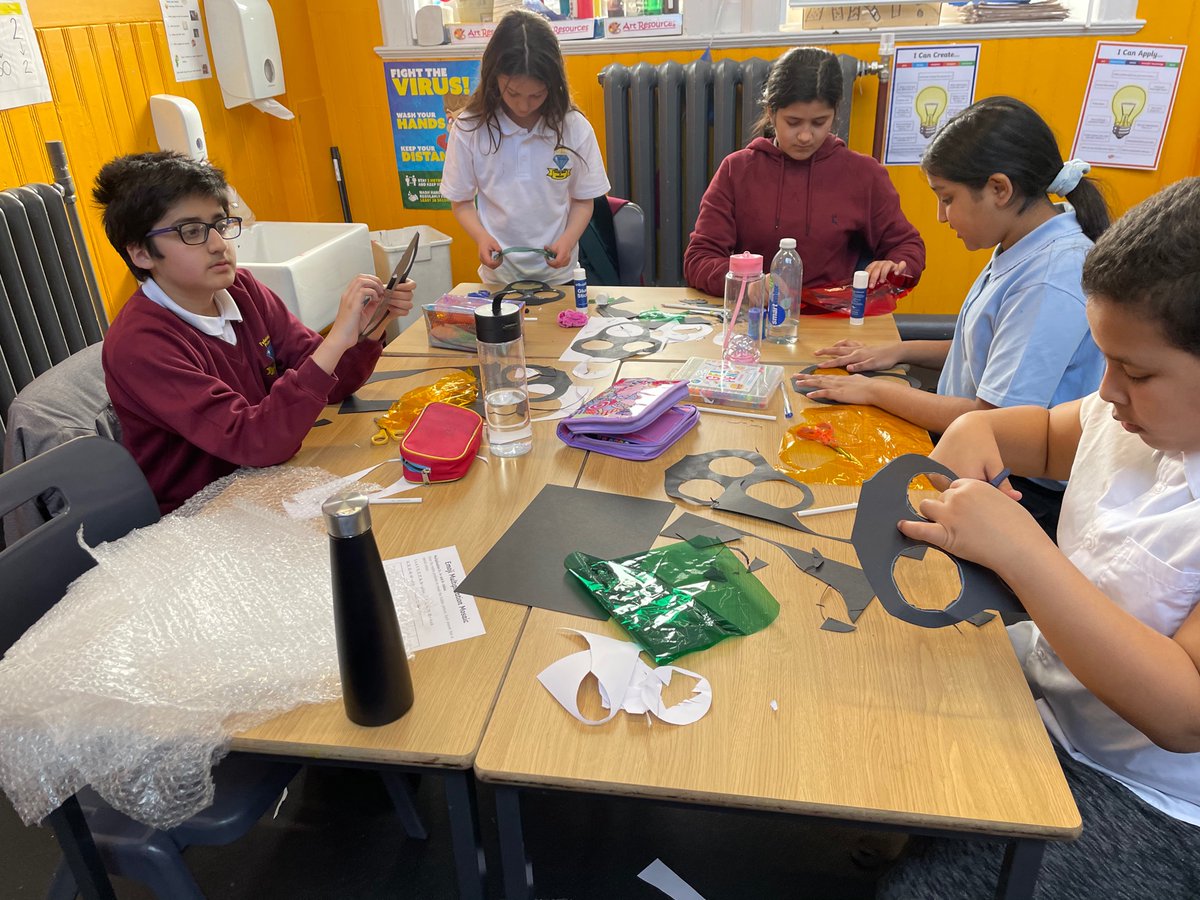 PPSP7B's tweet photo. Making gas masks this afternoon as part of our preparation for our V.E Day party next week! We have been learning about why children had to take these to school every day! 😷 ✂️ 🎨 https://t.co/TYuGIEDqfE