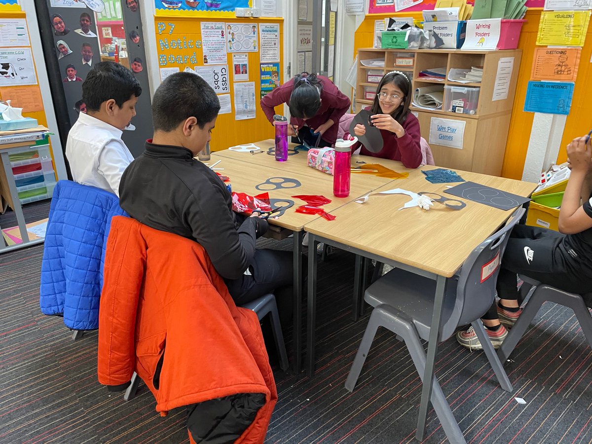 PPSP7B's tweet photo. Making gas masks this afternoon as part of our preparation for our V.E Day party next week! We have been learning about why children had to take these to school every day! 😷 ✂️ 🎨 https://t.co/TYuGIEDqfE
