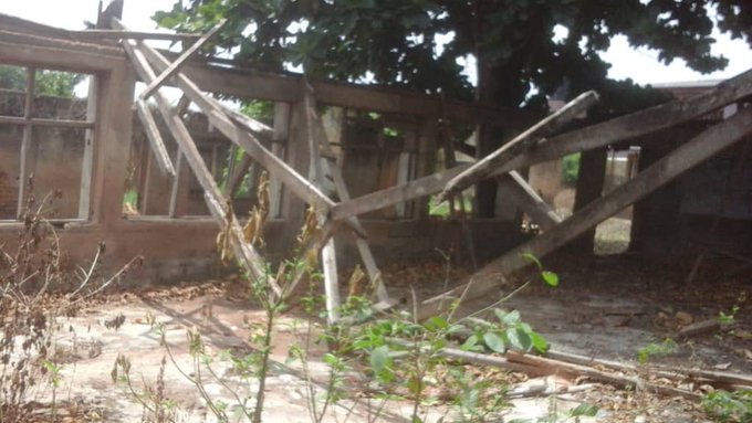H.E. @seyiamakinde 
Oyo State #PlanEducation
• 3 dilapidated schools reported: @gbekuba, IMG pry school Ibadan NW and IMG Pry school Idi Iroko, Molete, Ibadan SW.
Kindly release more education fund in 2021 and direct @oyostategovt SUBEB officials to prioritize schools renovation