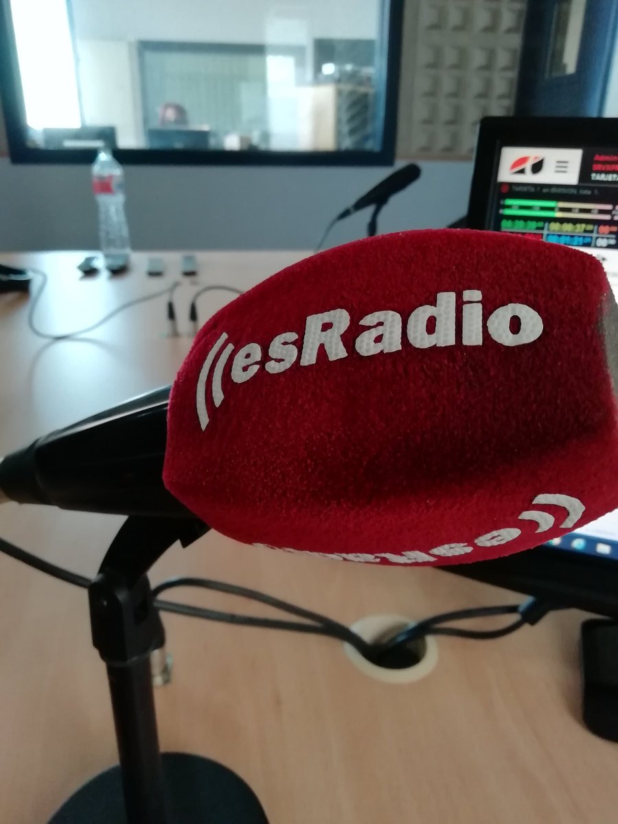 Ya estamos en directo en <a href="/esRadio_Vall/">esRadio Valladolid</a>.
Vamos a hacer Deporte!!!