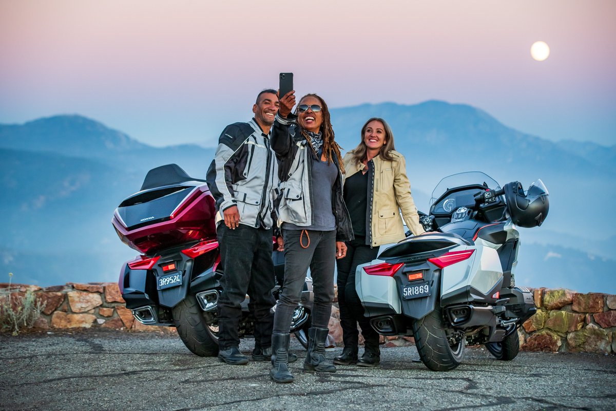DalesFunCenter's tweet photo. Start your next roadtrip with friends on a 2021 Honda Gold Wing! #Honda  #ridingbuddies #cruiser https://t.co/WARGVO4S0L