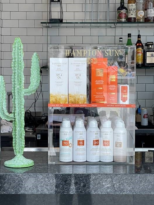 #traveltuesday Catch us at the pool bar when visiting <a href="/fairmontatx/">Fairmont Austin</a> Sun Screen à la carte.🧡⁠

 #vacation #swimmingpool #luxurylifestyle #poolbar  #hotel #travel #travelgram #luxurytravel #luxuryhotel #resort #hospitality #foodandbeverage #resort #spa #retail #sunscreen