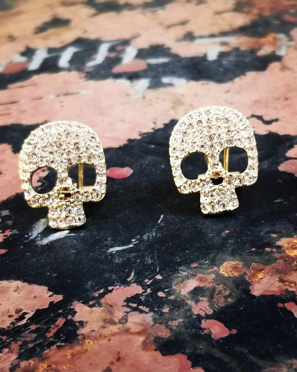 Olga_Rdz_Studio's tweet photo. Skulls 💀💀💀
#Aretes #Earrings #ChapaDeOro #Zirconia #Skulls #TradicionYVanguardia
#OlgaRodriguezStudio
#MexicanFashionDesign
📲 +521 7712549753 https://t.co/jAMwEmrpNI
📬 Envíos a toda la república mexicana 📦✈️
📍 Entregas sin costo en #Pachuca https://t.co/0ycFFSiRHX