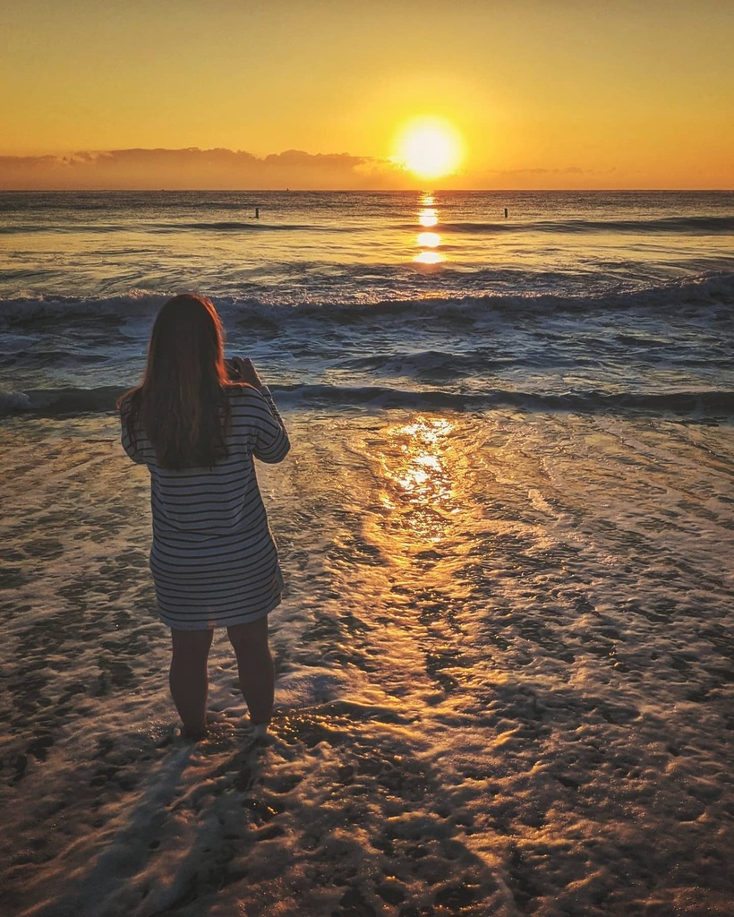 HikingIllus's tweet photo. Beautiful sunrise this morning. It's been too long since I've seen the beach. https://t.co/yUSbNPAlLd https://t.co/q5uxnDBMK7