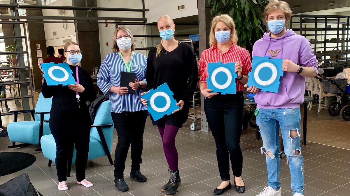 TiinaSuvanen1's tweet image. Nyt on kartanolla omat liikuntalaatat! @MeditasOy:n Minna Laine kävi opastamassa @foibekartanolaisia Moto Tiles-liikuntalaattojen käytössä. Teknologian käyttöönotossa olennaista on rohkea ja kokeilunhaluinen mieli. 

#elämykset 
#teknologiamyönteisyys
#asenne
#HyvänElämänYhteisö