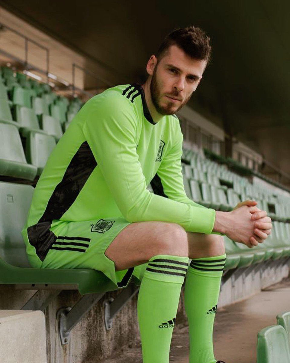 D_DeGea's tweet photo. ¿Os gusta la segunda equipación de la #EURO2020 de @sefutbol  y @adidas_es? 😍🟢 🇪🇸 #SomosEspaña https://t.co/Jj7TkV0iHS