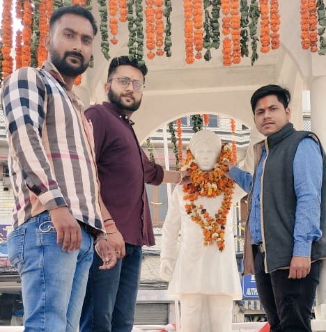 BobinSharma3's tweet photo. #शेर चढ़ गए #फांसी पर, #आजाद #वतन करने के लिए
#महान #क्रांतिकारी #अमर #शहीद #भगत #सिंह #सुखदेव 
एवं #राजगुरु के #बलिदान #दिवस पर कोटि कोटि #नमन
#इंकलाब #जिंदाबाद🙏 🙏🙏 https://t.co/new6jcDFCY