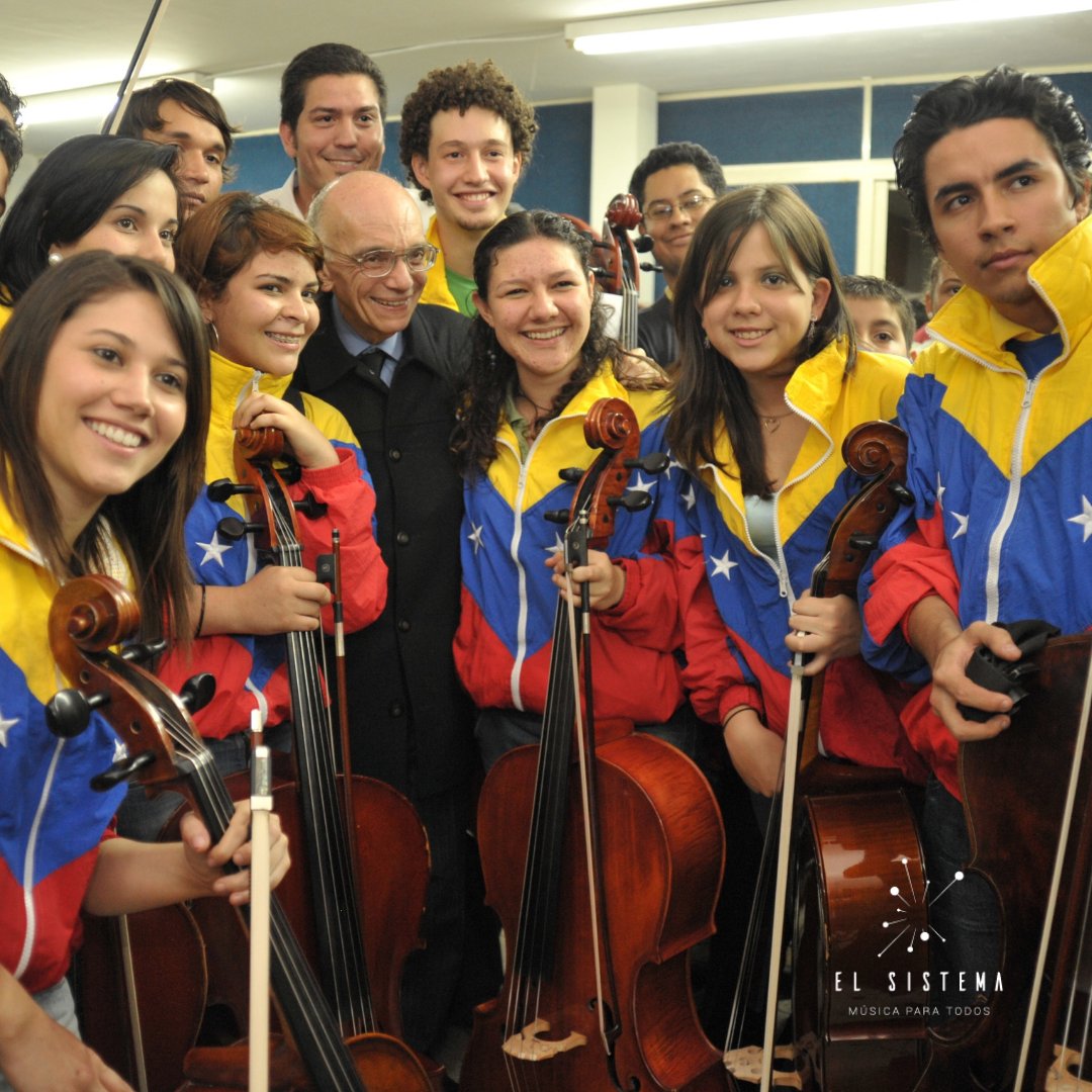 elsistema's tweet photo. #MaestroAbreu seguiremos juntos Tocando, Cantando y Luchando, tu obra siempre seguirá viva. #MaestroAbreuSomosTodos https://t.co/wsPX8DId8P