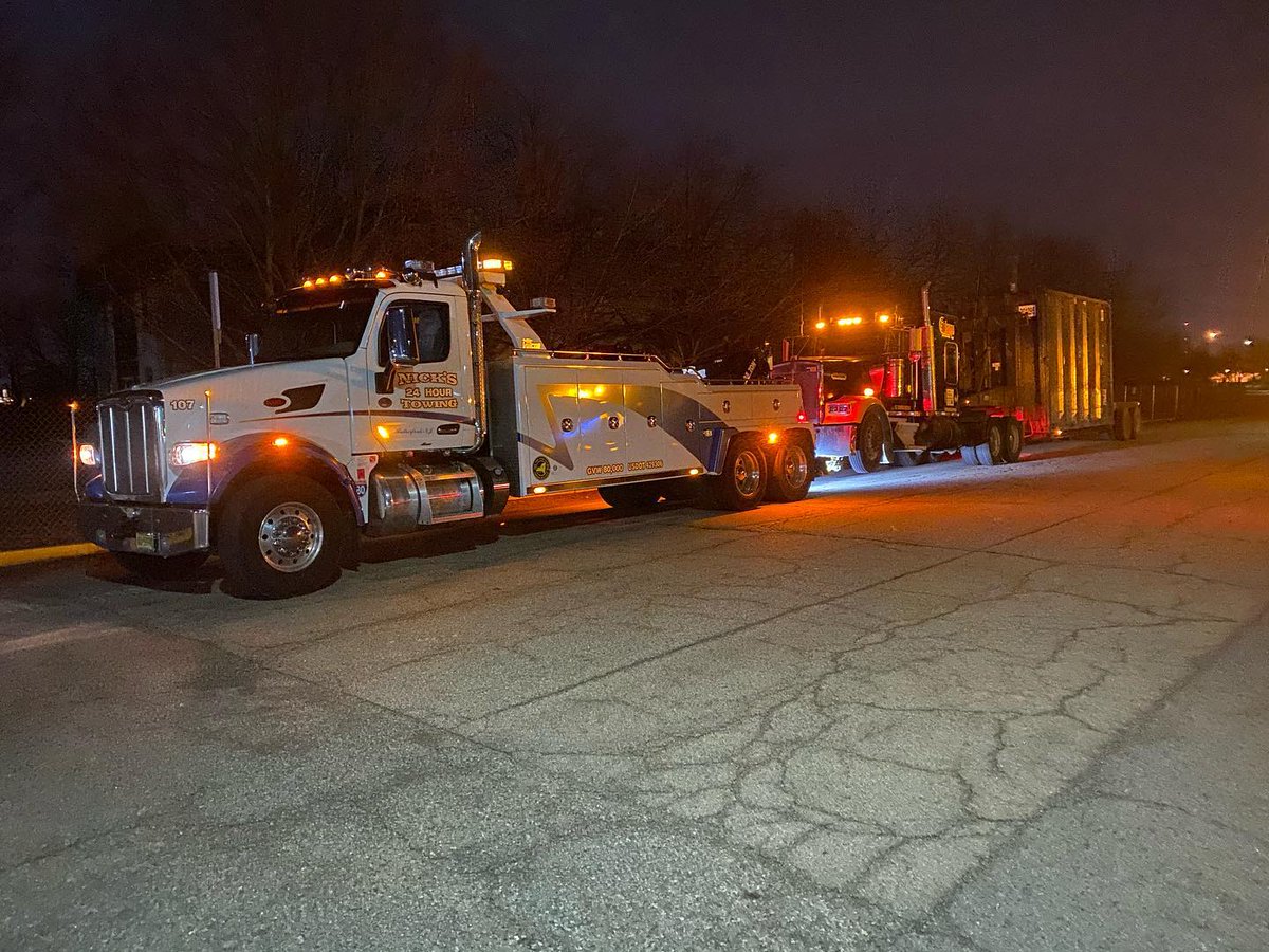 NicksTowingServ's tweet photo. The night shift is getting it done!
#towingnj #rotatorservice #flatbedtowing #semitrucktowing #wreckerservice #roadservice #truckrepair #winchouts #jackknifetrucks #hotstarts #towpros #heavydutytowing #truckinspections #PMservice #trucktowing #24hourservice #towlife https://t.co/vfkkL9d3Yl