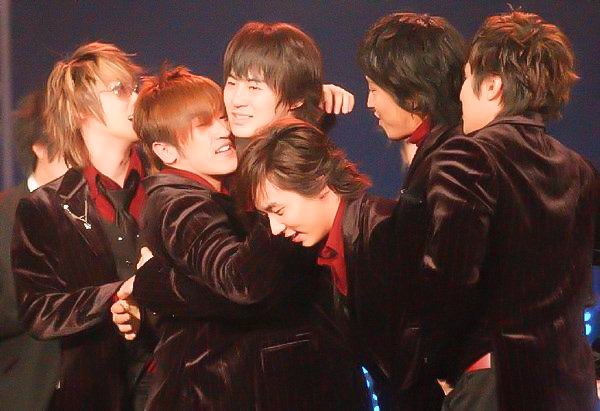 2sun_shdane's tweet photo. #23년째_신화는_꺾이지_않아
신화산 https://t.co/dCNwJxzs6L
