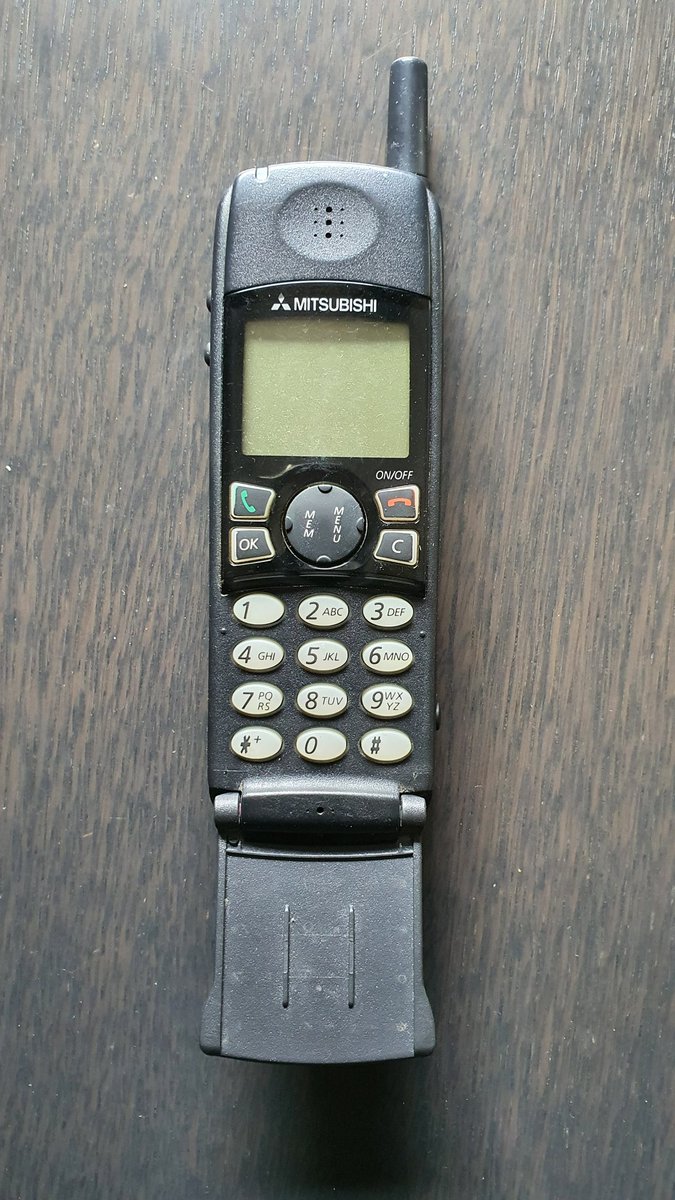 tgl5minuten's tweet photo. #myfirstmobile https://t.co/KMrLTu1EHG