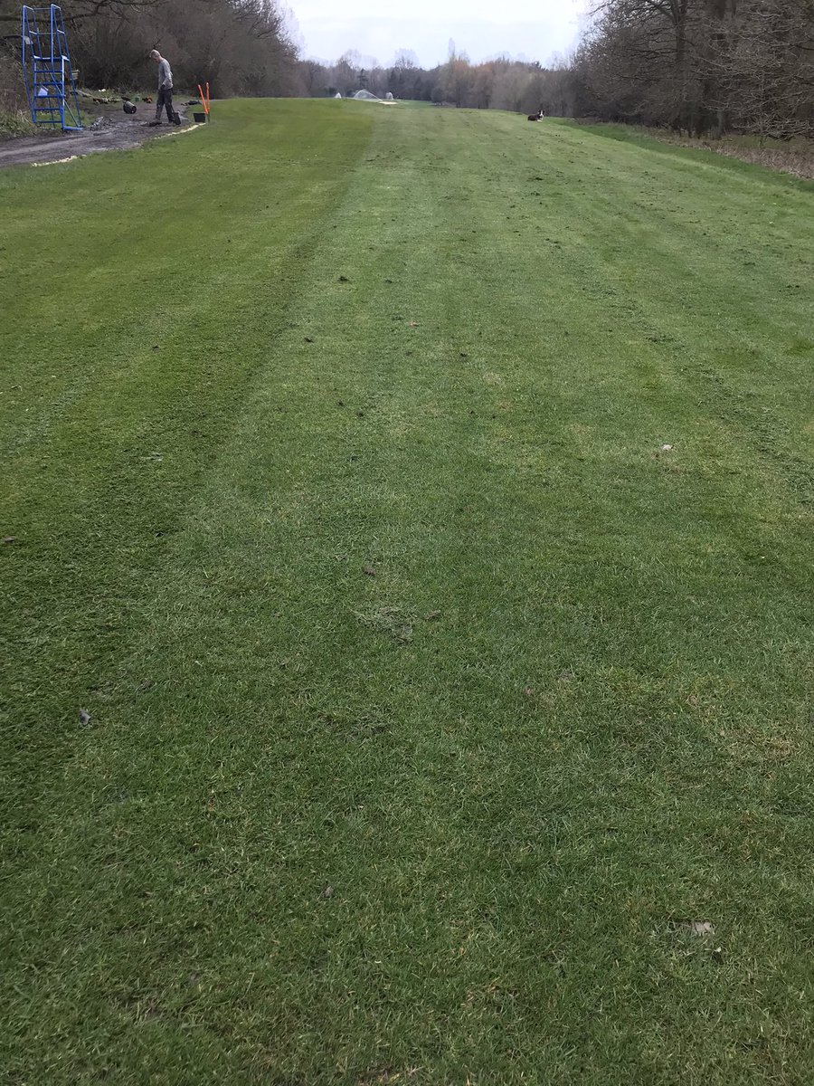 leeacox's tweet image. some excellent attention to detail going on from the greens team @millhillgolf #dryingout #playgolf
