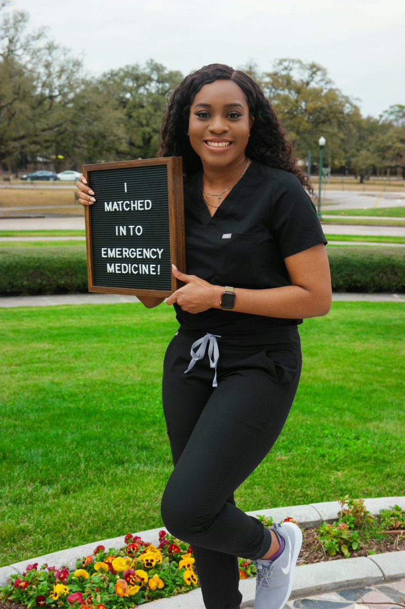 MEDTracyN's tweet photo. That feeling when you realize it wasn’t a dream and that you really are going to be an Emergency Medicine physician🙌🏾😆....first doc in the family @FortWorthEM 

#firstgen #EMBound #DrNwanne 
#medtwitter #melanininmedicine https://t.co/IbgfKz1MnL