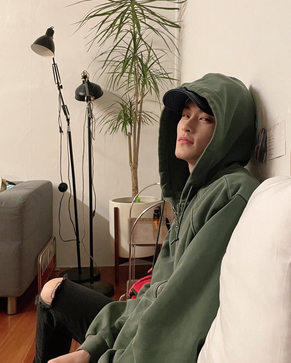 iu_bcu's tweet photo. แปลไทยเป็น ‘ข้างๆ’ เขินคูณสิบㅠㅠㅠ https://t.co/gxffwVbfPi