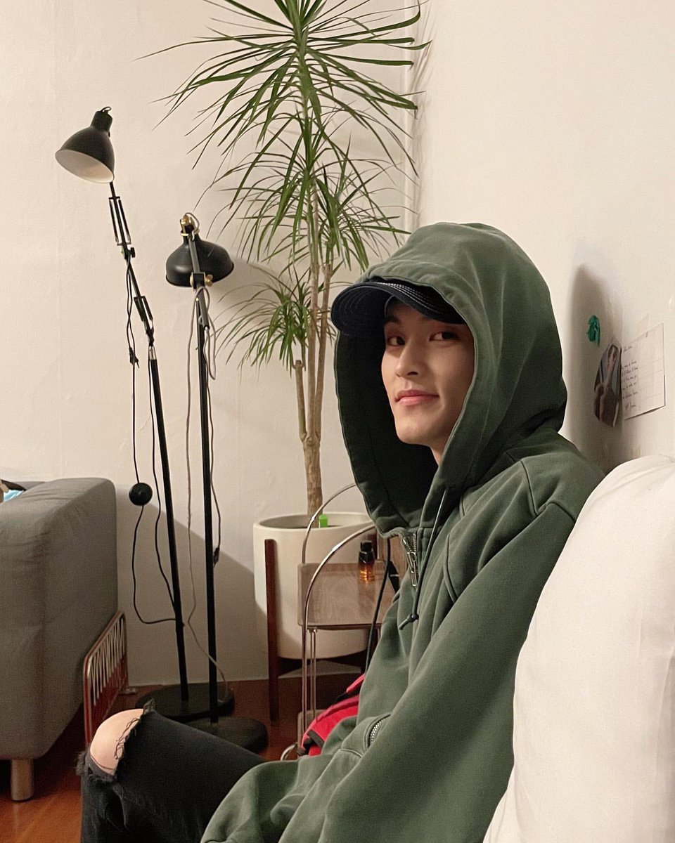 iu_bcu's tweet photo. แปลไทยเป็น ‘ข้างๆ’ เขินคูณสิบㅠㅠㅠ https://t.co/gxffwVbfPi