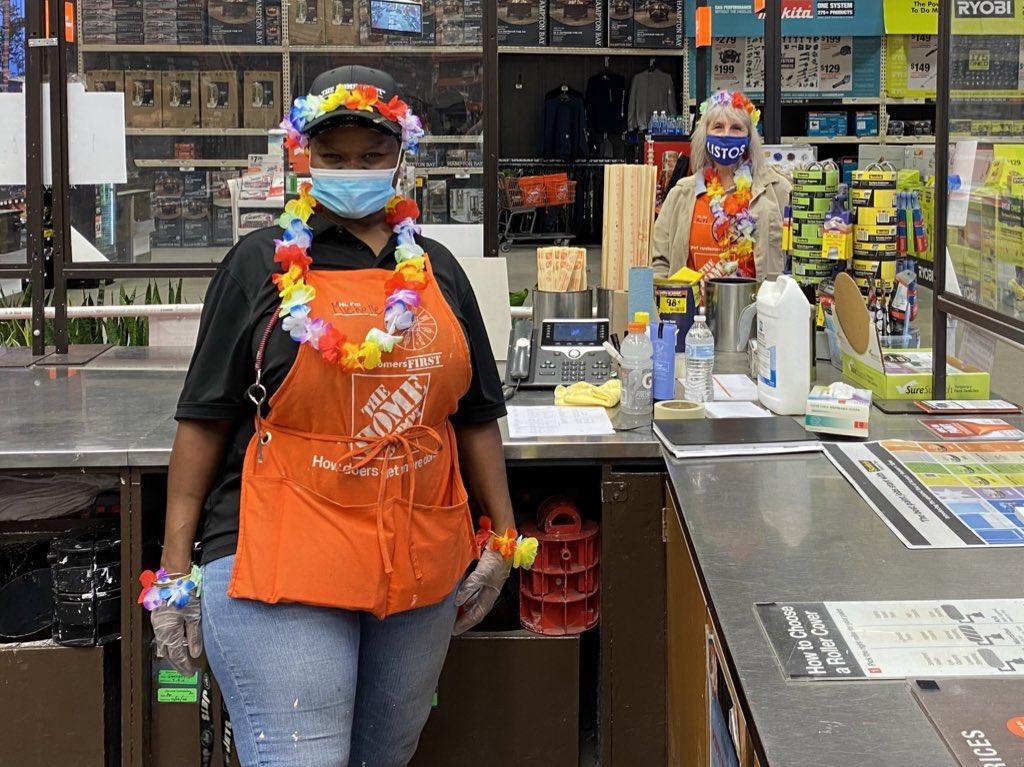Niko_0679's tweet photo. Hawaiian 🌺 day @ #Store0679 #Allin https://t.co/wVImKpi6Vu