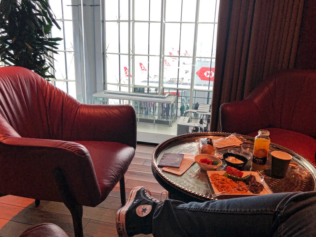 BBCSalman's tweet photo. Situation right now... at #istanbul #turkey... Destination ✈️ London.
#Pakistan #Trip #Turkish #CIPlounge https://t.co/8FOfolum2w