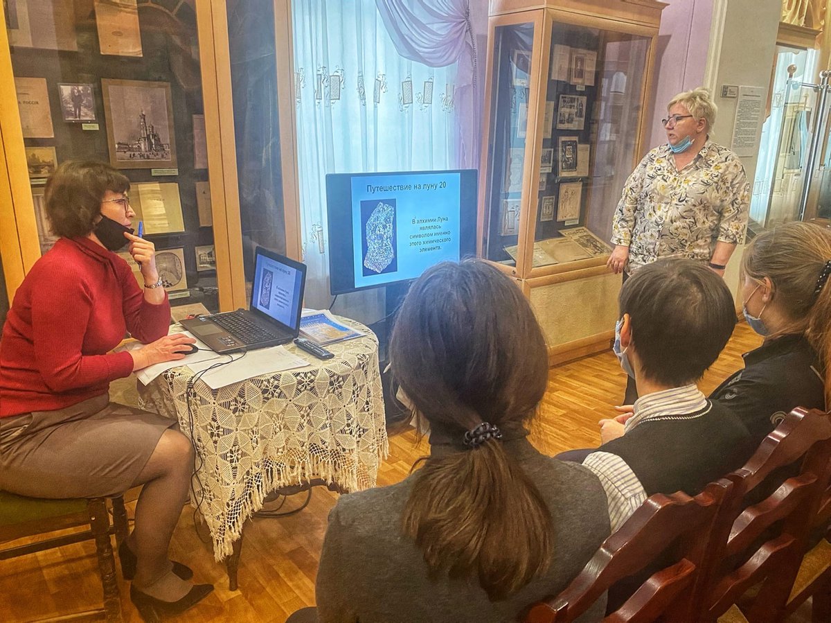 fedinmus's tweet photo. Только что в нашем музее завершилась мультимедийная игра-викторина «Космический рейс»: нашими гостями и ее участниками были ученики 7-го класса МОУ «СОШ №8» 🚀

#музейФедина #Саратовдети #детиСаратов #музейФединаСаратов #Саратовкультура #Саратов #космос #кудапойтисдетьмиСаратов https://t.co/YYmCV7o6eb