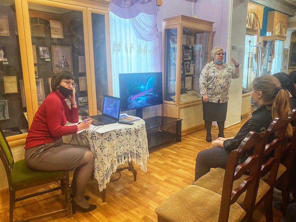 fedinmus's tweet photo. Только что в нашем музее завершилась мультимедийная игра-викторина «Космический рейс»: нашими гостями и ее участниками были ученики 7-го класса МОУ «СОШ №8» 🚀

#музейФедина #Саратовдети #детиСаратов #музейФединаСаратов #Саратовкультура #Саратов #космос #кудапойтисдетьмиСаратов https://t.co/YYmCV7o6eb