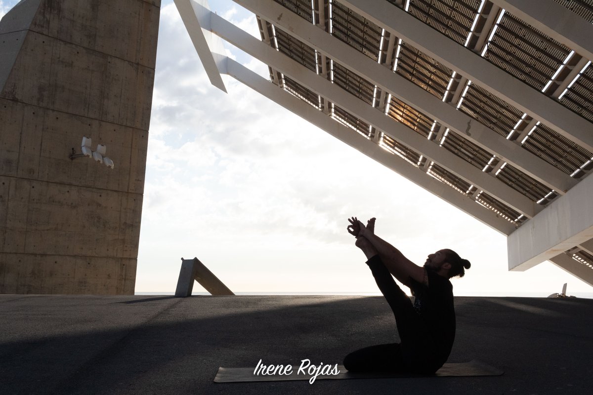 irfccs's tweet photo. #yoga #Barcelona #Cataluña #Catalunya #PortForum #flexible #Flexible #inspiration #inspiración #ocean #mar #sunrise #amanecer #clouds #nubes #canon #canon1300d #picoftheday #canonphotography #canon_photos #marzo #march https://t.co/oCTkE6E9Th