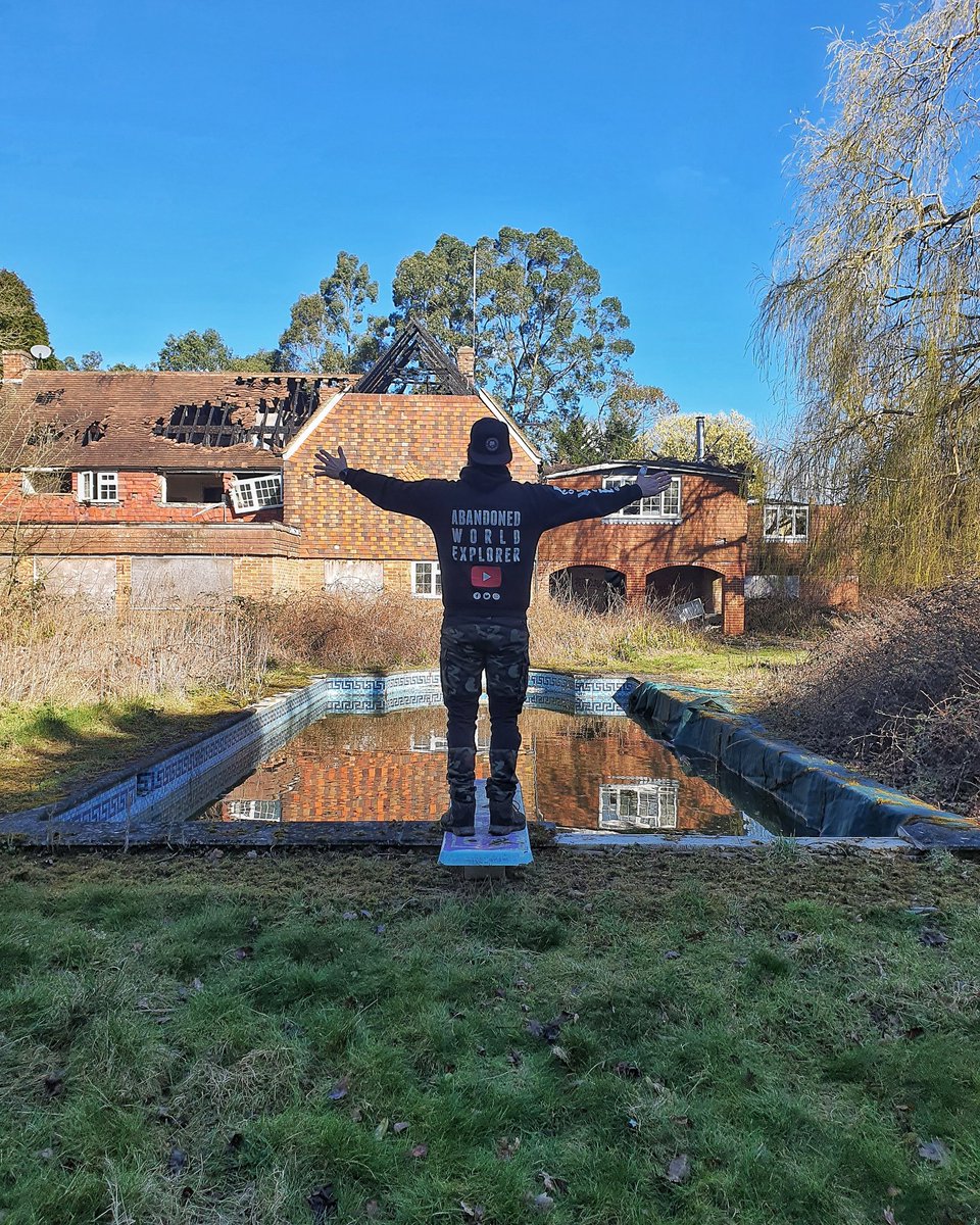 ExplorerD83's tweet image. Taking a dip in this Abandoned mansion 
#TeamAWE