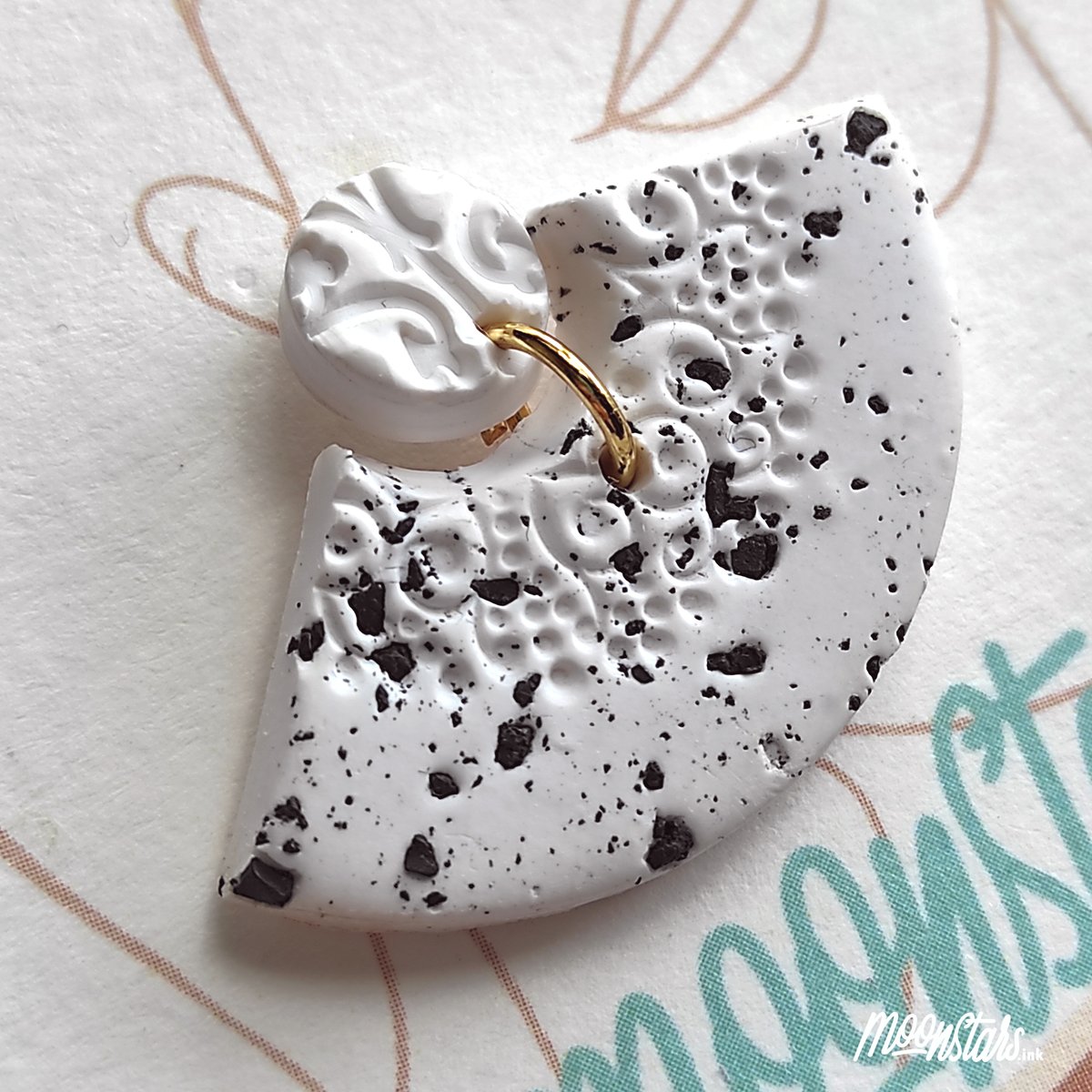 MoonstarsI's tweet photo. BLOSSOM: Magnolia 🌺
Inspirados en María José a quien le gustan los pendientes pequeños que pueda llevar a diario y peguen con cualquier outfit. 

https://t.co/CL1aC6Ju7u https://t.co/vOZa3A8b23
