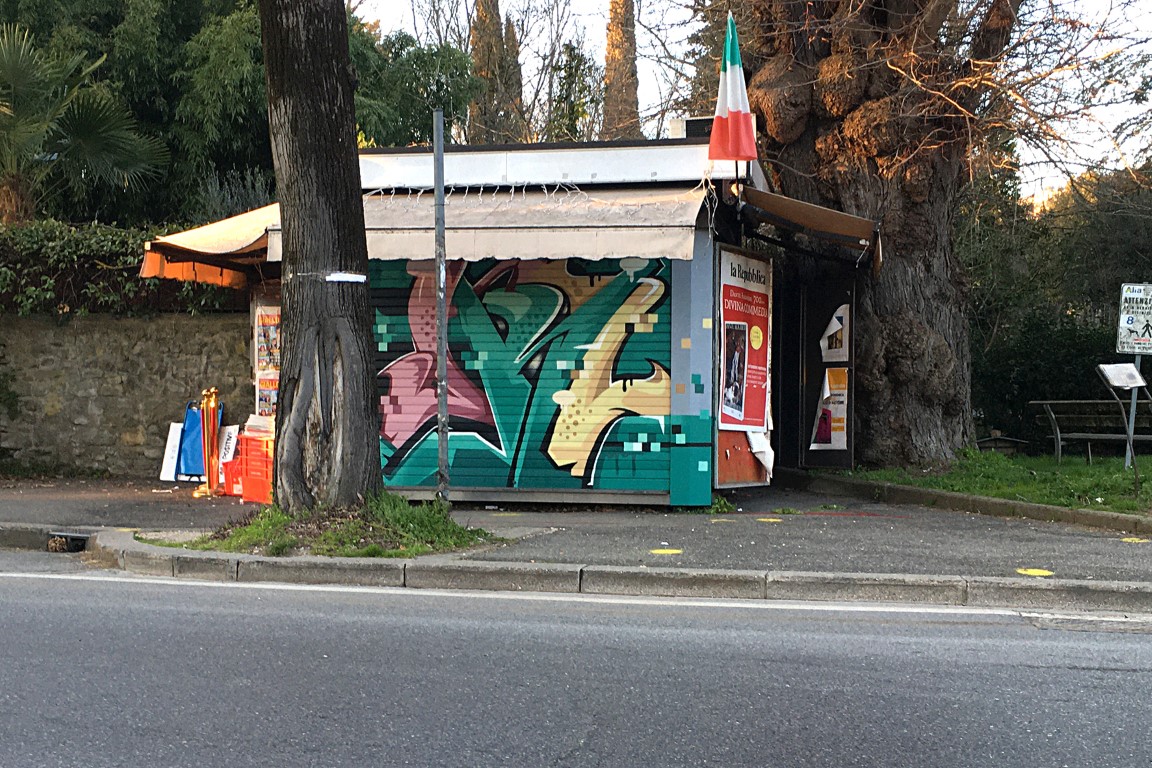 portalegio's tweet photo. #StreetArtFirenze! Ecco le foto dell'intervento artistico, incentrato sulle lettere dell'alfabeto, realizzato dal writer #Duke1 sull'edicola di viale Righi.
Le foto delle opere di Street Art sulle edicole di Firenze sono online:
https://t.co/3pzXnEmCu6 https://t.co/BWBjbEghtx