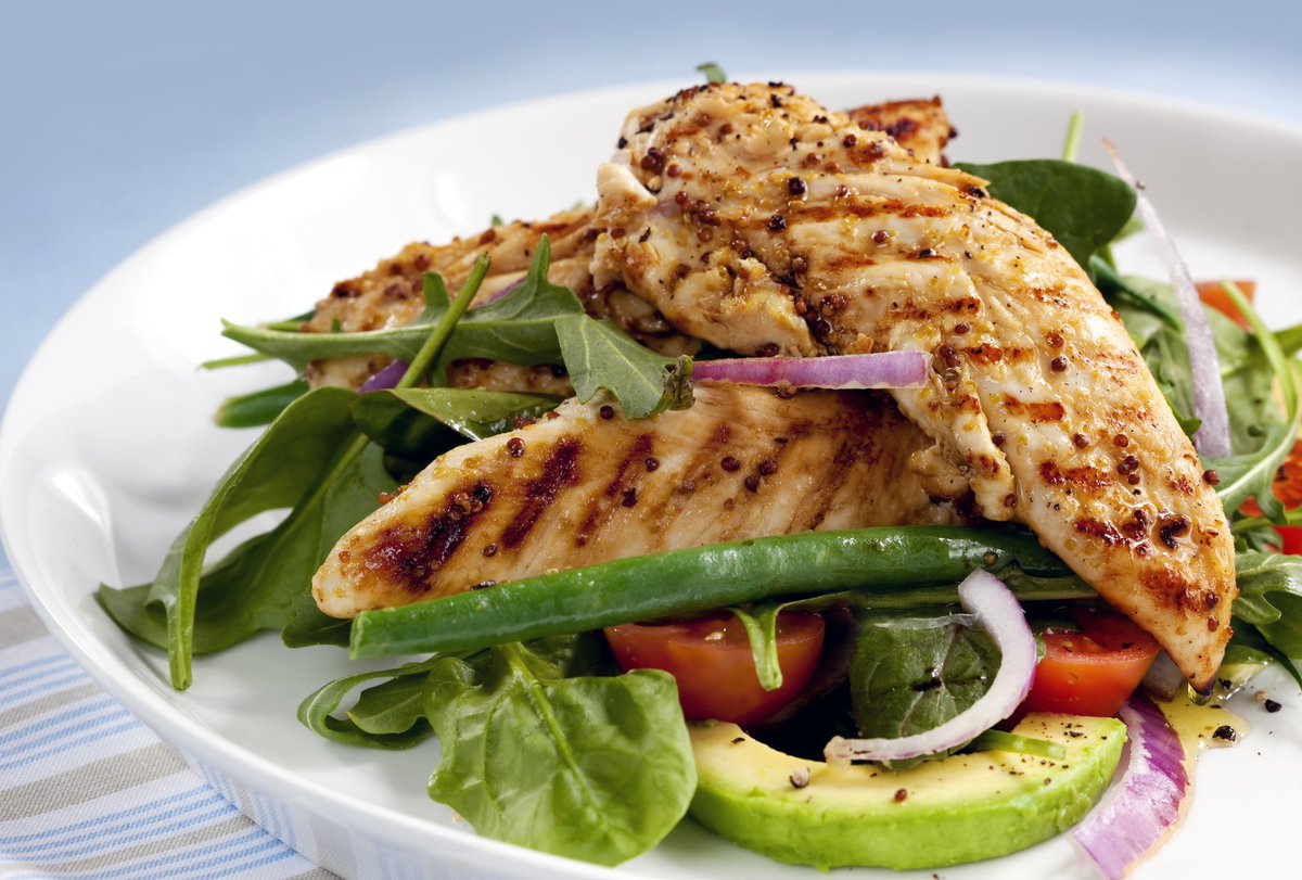 StuloApp's tweet photo. Chicken salad is always a great option for lunch, add any vegetables (or even fruits) of your choice and you can add some carbs such as pasta or potatoes to make the salad more filling! 🥗 What are you having for lunch today? let us know!
#food #lunch #salad #StuloApp https://t.co/UoqJqZmP4g