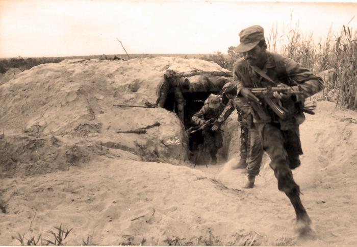 JoseCarlosRRuiz's tweet photo. Onore eterno. #23Marzo 1988. Le truppe internazionaliste di #Cuba, insieme alla #FAPLA, sconfissero le forze di #SouthAfrica in #CuitoCuanavale #Angola. Pietra miliare nella storia della lotta per la dell' #Africa e l'inizio della fine dell' #Apartheid. https://t.co/FMzt2DJM0C https://t.co/5UNPyhH8Ba