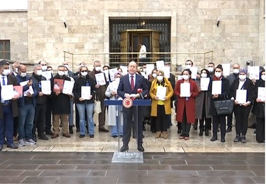 imambakirukus's tweet photo. CHP'li Hamzaçebi: İktidar, dolandırıcıya gösterdiği hoşgörünün onda birini çek mağduruna göstermiyor https://t.co/y3pikVY6Ar @Akif_Hamzacebi @istanbulgercegi #SALI #CekeHapisCezasıKalksın #TBMM #EKONOMİ https://t.co/JxfpTBzP9v