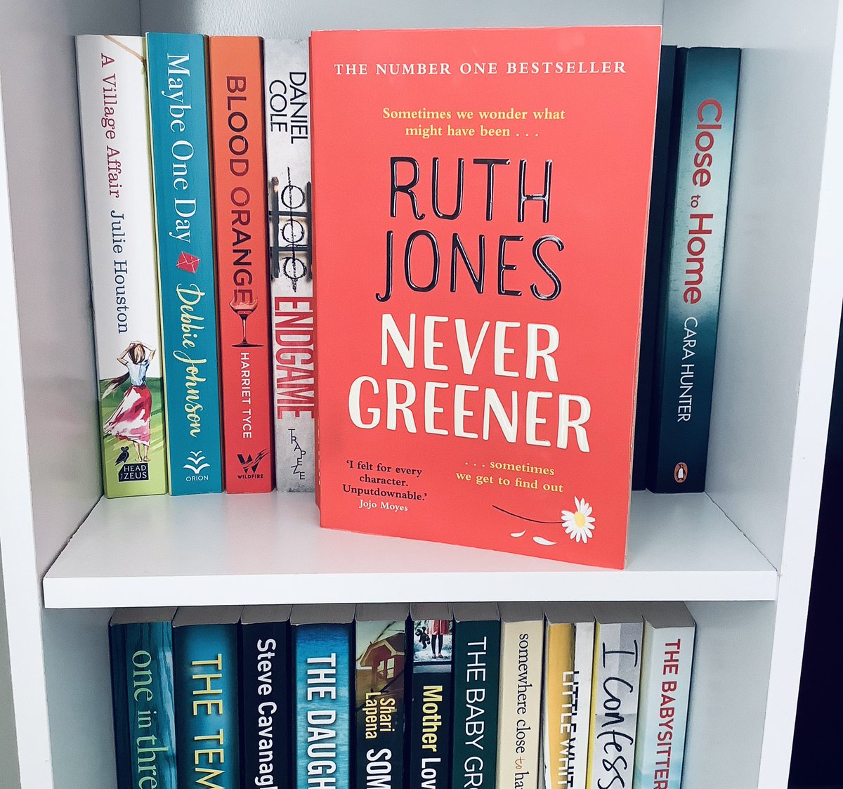 Vics1058x's tweet photo. Another book of 2021 finished and I absolutely loved this book, the best one I’ve read this year by miles! Such an easy read, definitely would recommend it if you haven’t read it yet #NeverGreener #RuthJones https://t.co/6BhT9nksmn