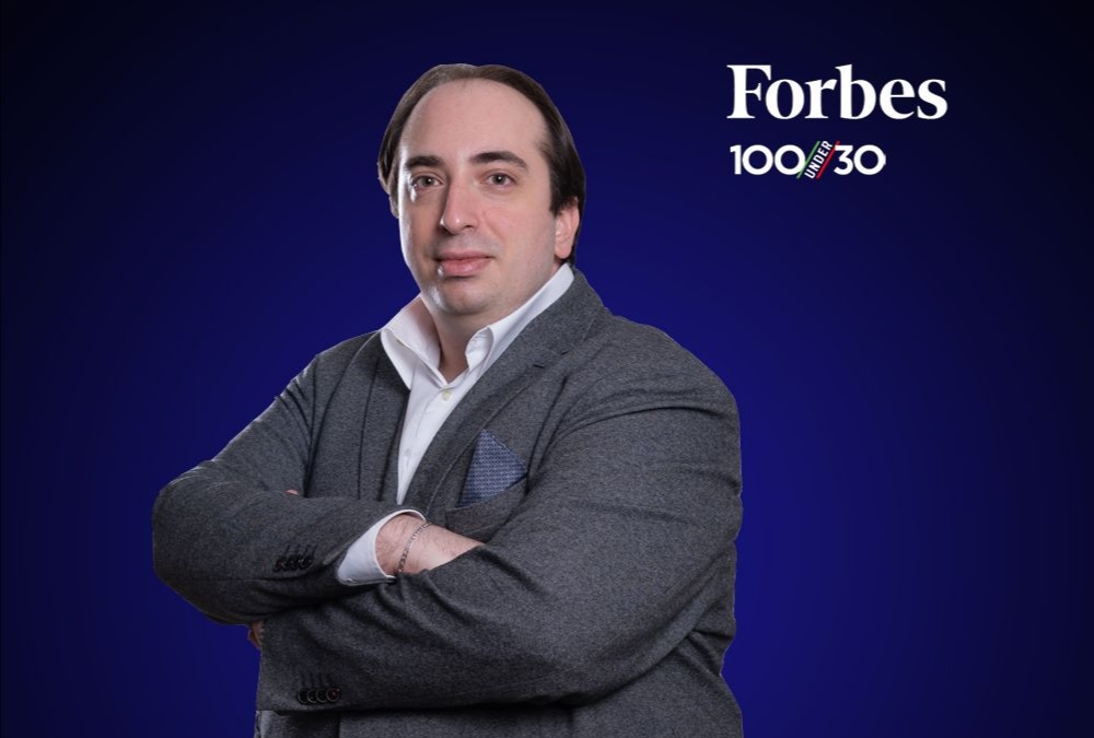 lucarallo's tweet photo. Gabriele Ferrieri tra i 100 Under 30 di @ForbesItalia: il talento e la caparbietà di un giovane visionario

Il dinamico Presidente di @Angi_tech, celebra l’ennesimo successo, la nomina tra i top 100 per il 2021

Ne parlo sul mio profilo LinkedIn https://t.co/c3ZJDR25jp https://t.co/7xaanuRqW1