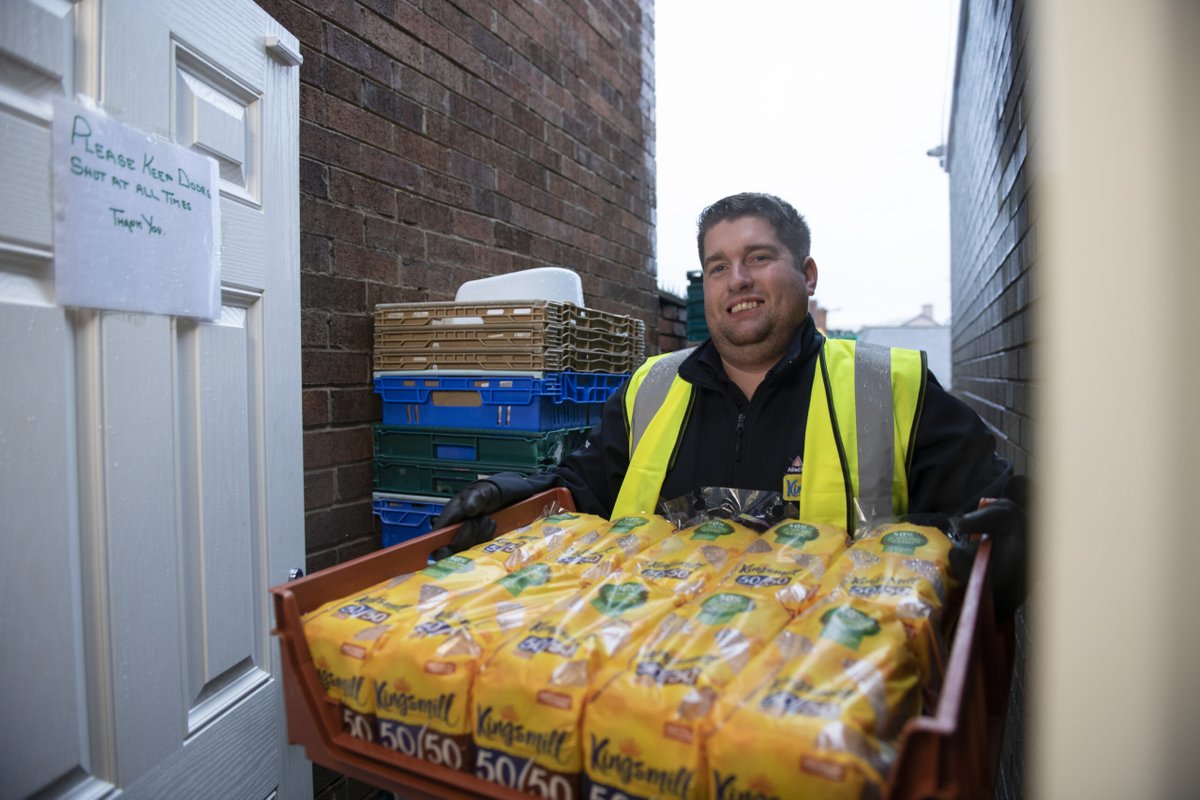 Community efforts continue in Belfast with more than 400 packs of bakery goods donated every week. The items are included in food parcels distributed by groups from across the city including Ledley Hall Youth Club &amp; St Martin's Church 🙏 🍞 Read more here bit.ly/3chyg6B