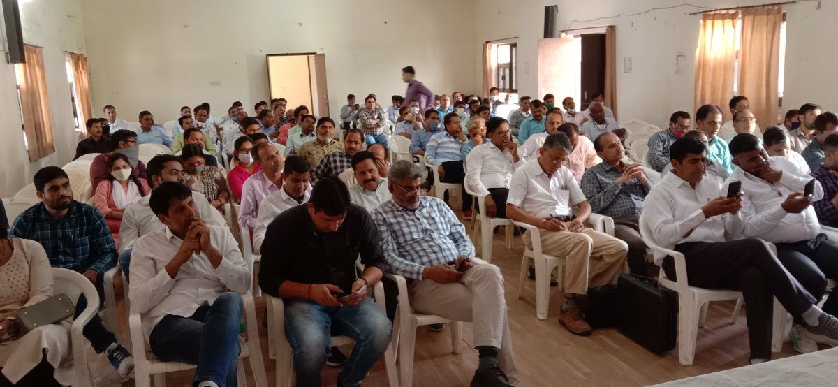 रेसला प्रदेश कार्यकारिणी व संघर्ष समिति बैठक राजस्थान विश्वविद्यालय देराश्री शिक्षक सदन में जारी सभा को संबोधित किया। वादा है संगठन से "संघर्ष किया है, संघर्ष करेंगे, लेकिन हक नहीं छोड़ेंगे।"
जय रेसला। जय संगठन

<a href="/ashokgehlot51/">Ashok Gehlot</a> 
<a href="/GovindDotasra/">Govind Singh Dotasra</a> 
<a href="/RajCMO/">CMO Rajasthan</a> 
<a href="/RajGovOfficial/">Government of Rajasthan</a>