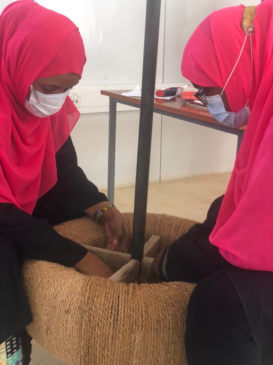KenyaRedCross's tweet photo. In addition to the #SolferinoAir ✈️ tour, here is a sneak peek of what the youth at the #LamuInnovationLab (I.O.ME-005) are creating- owing to themselves a better future by enhancing their skills in art, tech and all things related to creativity.
#innovation4good https://t.co/eMuHqrYdGK