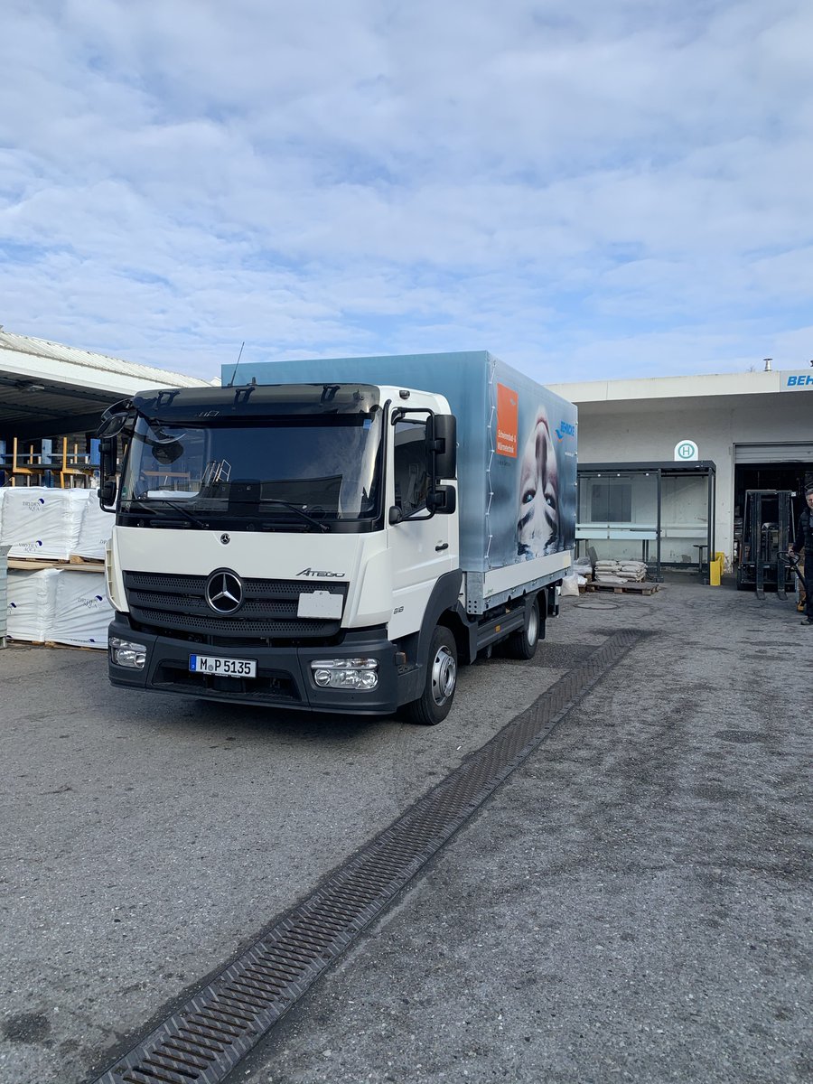 BehnckeGmbH's tweet photo. Aus alt mach neu! Stolz präsentieren wir unseren brandneuen Lieferwagen. Er glänzt mit unserem "neuen" Key Visual. Der alte LKW hat treue Dienste geleistet, darf aber jetzt in den Ruhestand :)

#BEHNCKE #wasseraufbereitung #LIEFERWAGEN https://t.co/PTCesBT4jJ