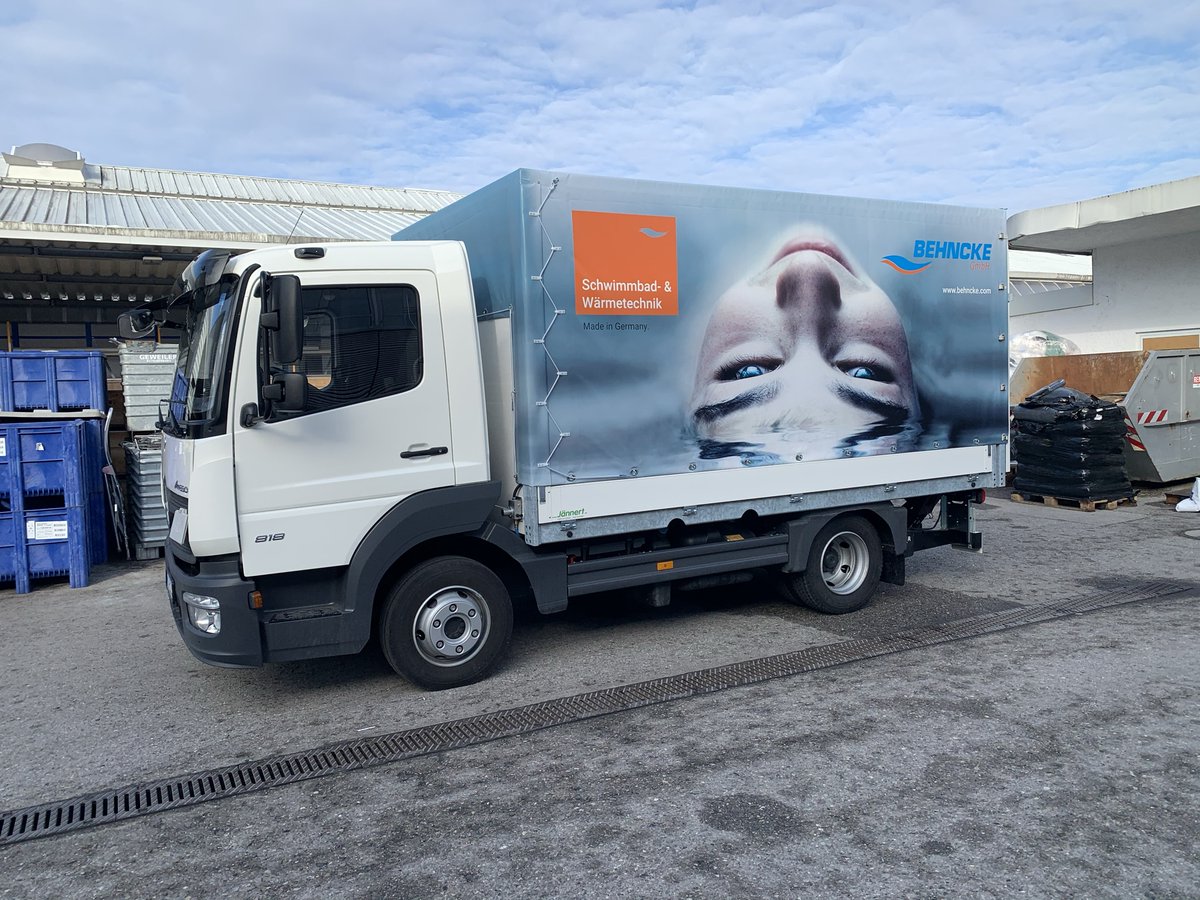 BehnckeGmbH's tweet photo. Aus alt mach neu! Stolz präsentieren wir unseren brandneuen Lieferwagen. Er glänzt mit unserem "neuen" Key Visual. Der alte LKW hat treue Dienste geleistet, darf aber jetzt in den Ruhestand :)

#BEHNCKE #wasseraufbereitung #LIEFERWAGEN https://t.co/PTCesBT4jJ