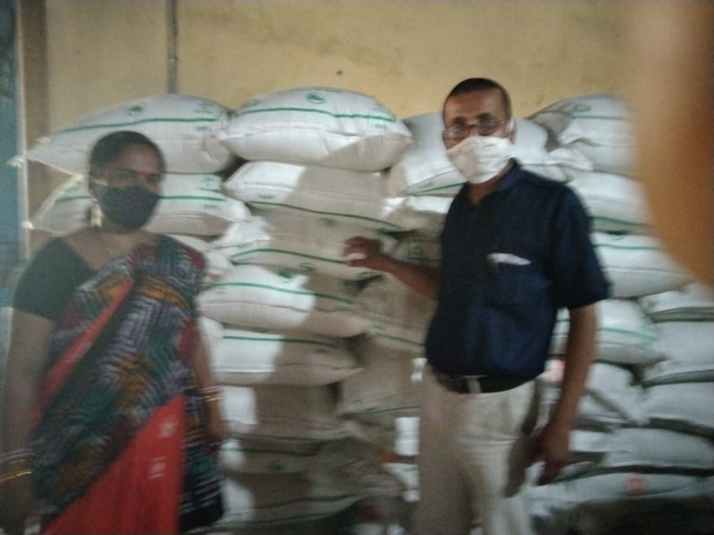 BonthIcds's tweet photo. #THR_Mixing 
Stock checking, weighment and mixing of ingredients of THR #chhatua at Maa Mantra Basuli WSHG,Alamanga in presence of LS,BPC, MS and CDPO,Bonth.
@BhadrakDswo @DM_Bhadrak @DPMU_MS_Bhadrak https://t.co/t1F3pDYTB6