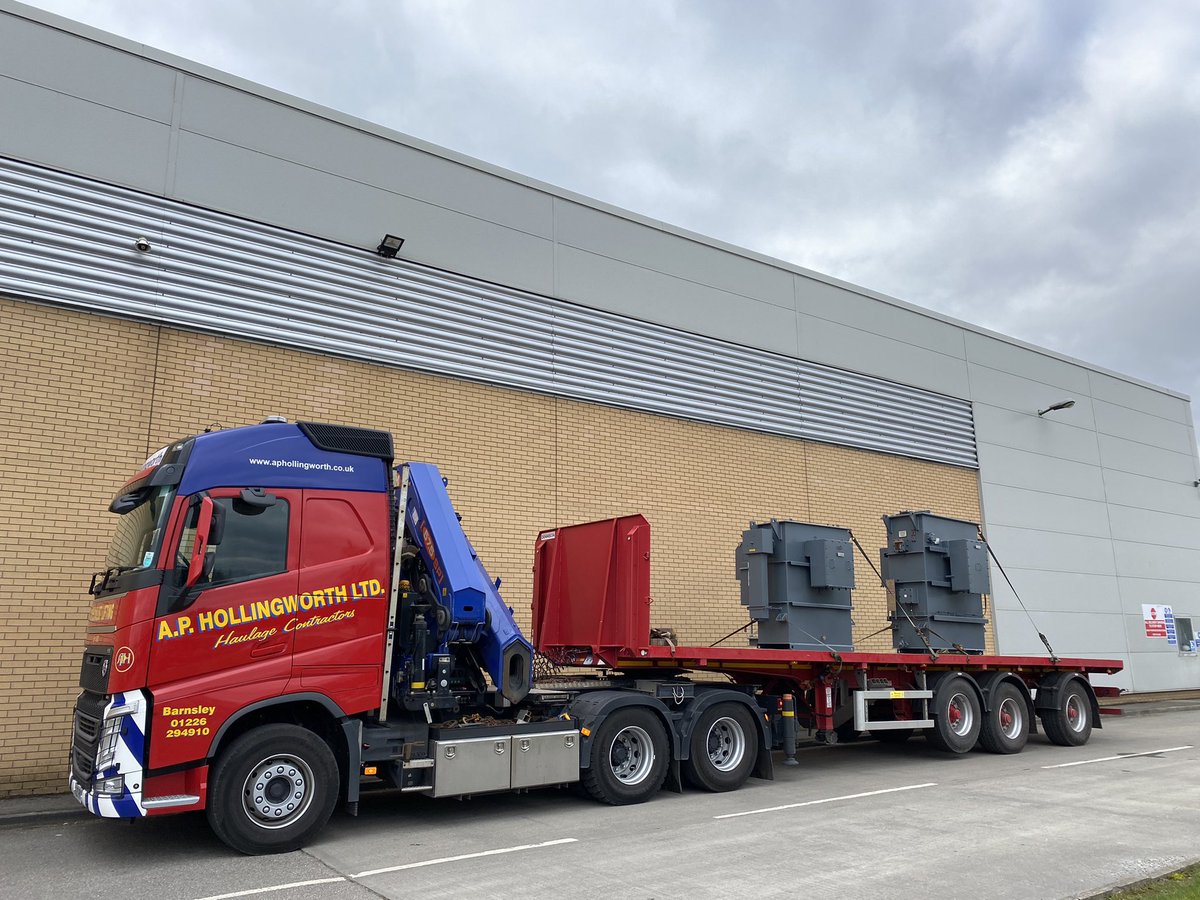 aphollingworth1's tweet photo. Another load of electrical transformers leaving #Yorkshire heading to the Scottish Western Highlands for valued customer @WinderPower...
@VolvoTrucksUK @PMcranes @DennisonTrailer πβ‘οΈβ°ππ»
#specialist #transport #hiabs https://t.co/1Iin0HasK9