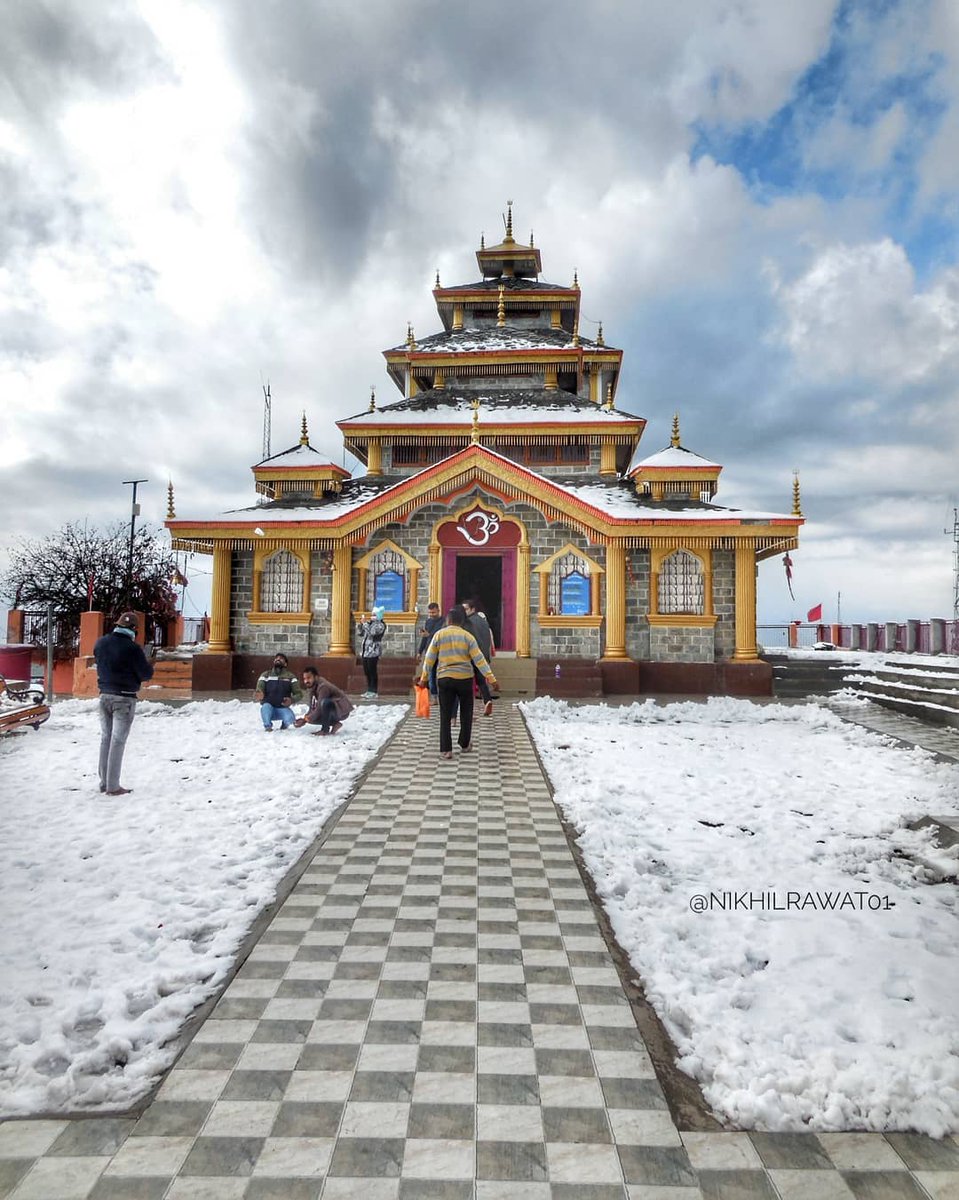 imssanger's tweet photo. Surkanda Devi is a Hindu temple near Kanatal, Uttarakhand, India. 🙏🚩🚩❤️

📸- Nikhil Rawat
Via - insta https://t.co/my3OHG8w4w