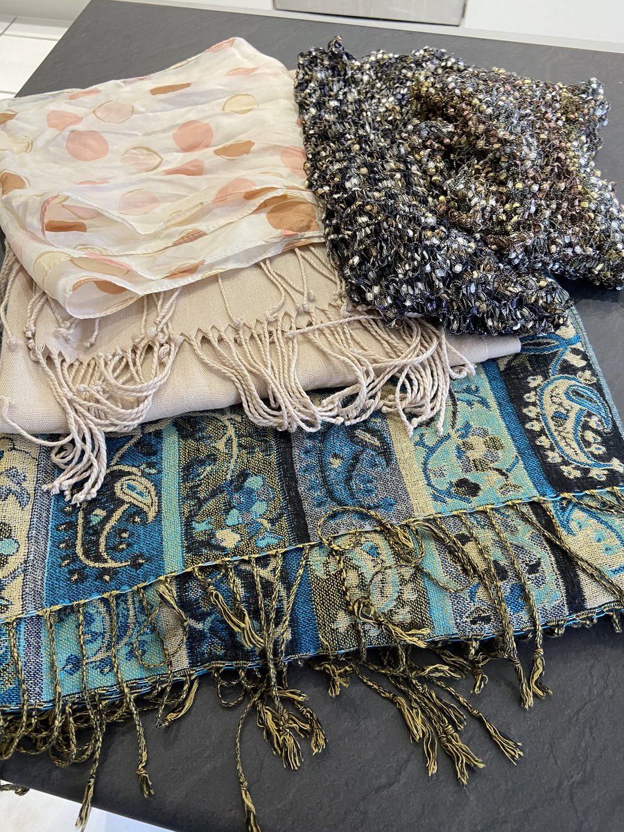 cmajorchange's tweet photo. I had a look through my scarves this morning and found some that I really donโt wear, they can go to charity for someone else to love and wear.
#40items40days #APDOUK #APDOClutterChallenge #declutter #stneots #cambridgeshire #Bedfordshire #professionalorganiser https://t.co/jETPM3Mns0