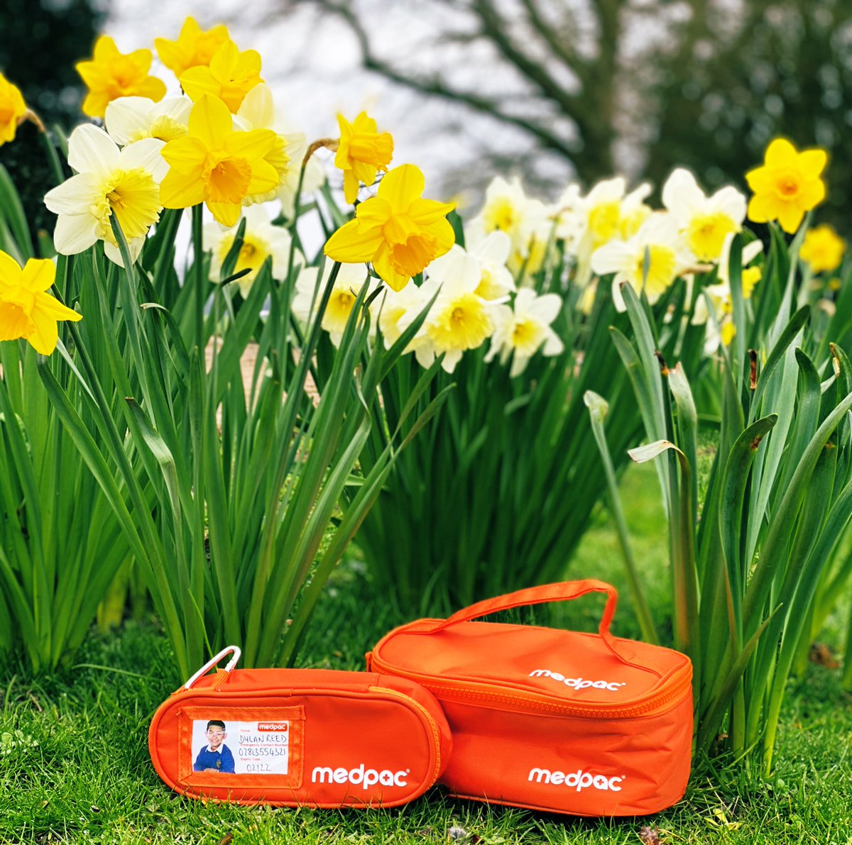 MedpacBags's tweet photo. As we reflect on the last year let’s take a moment to remember those we have lost and celebrate those that became heroes with the simplest of gestures - kindness 🧡 🧡🧡#nationaldayofreflection #lockdownanniversary #DayOfReflection #OneYearOn @mariecurieuk https://t.co/TP9Kd39SdV