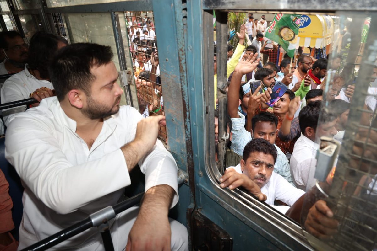 RJDforIndia's tweet photo. ना हम झुके हैं,
ना हम रुके हैं,
ऐ तानाशाह
तू थोड़ी और हैसियत दिखा
तुझसे, तेरी सनक से लड़कर
हम आज और ऊपर उठे हैं!

@yadavtejashwi 
@TejYadav14 
@JPNYadav 
@abarisiddiqui 
@activistritu 
@qarisohaibrjd
@sshaktisinghydv
@VijayPrakashJam 
@sanjuydv 
@Arunrjd https://t.co/Rx49GDR3fH